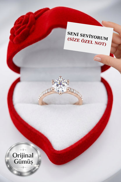 Pırlanta Işıltılı Gümüş Kadın Tektaş Yüzük (KARARMAYA KARŞI RODYUM KAPLAMALI)