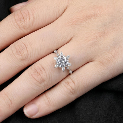 925 ayar Gümüş, 2 carat,  altın kaplama, Lotus çiçeği tektaş yüzük. IŞIKLI KUTUDA TEKTAŞ YÜZÜK