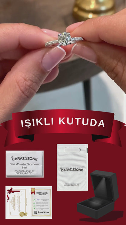 925 AYAR GÜMÜŞ KADIN TEKTAŞ YÜZÜK IŞIKLI KUTUDA