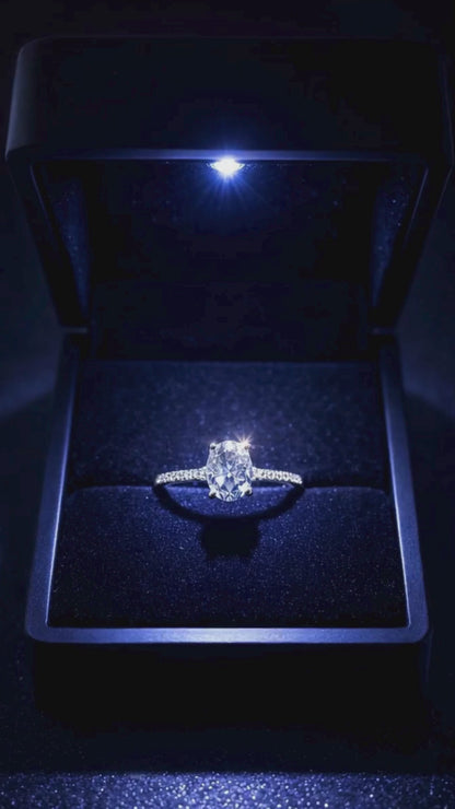 Işıklı Kutuda 1 Carat Kadın Oval Gümüş Yüzük (pırlanta Işıltılı)